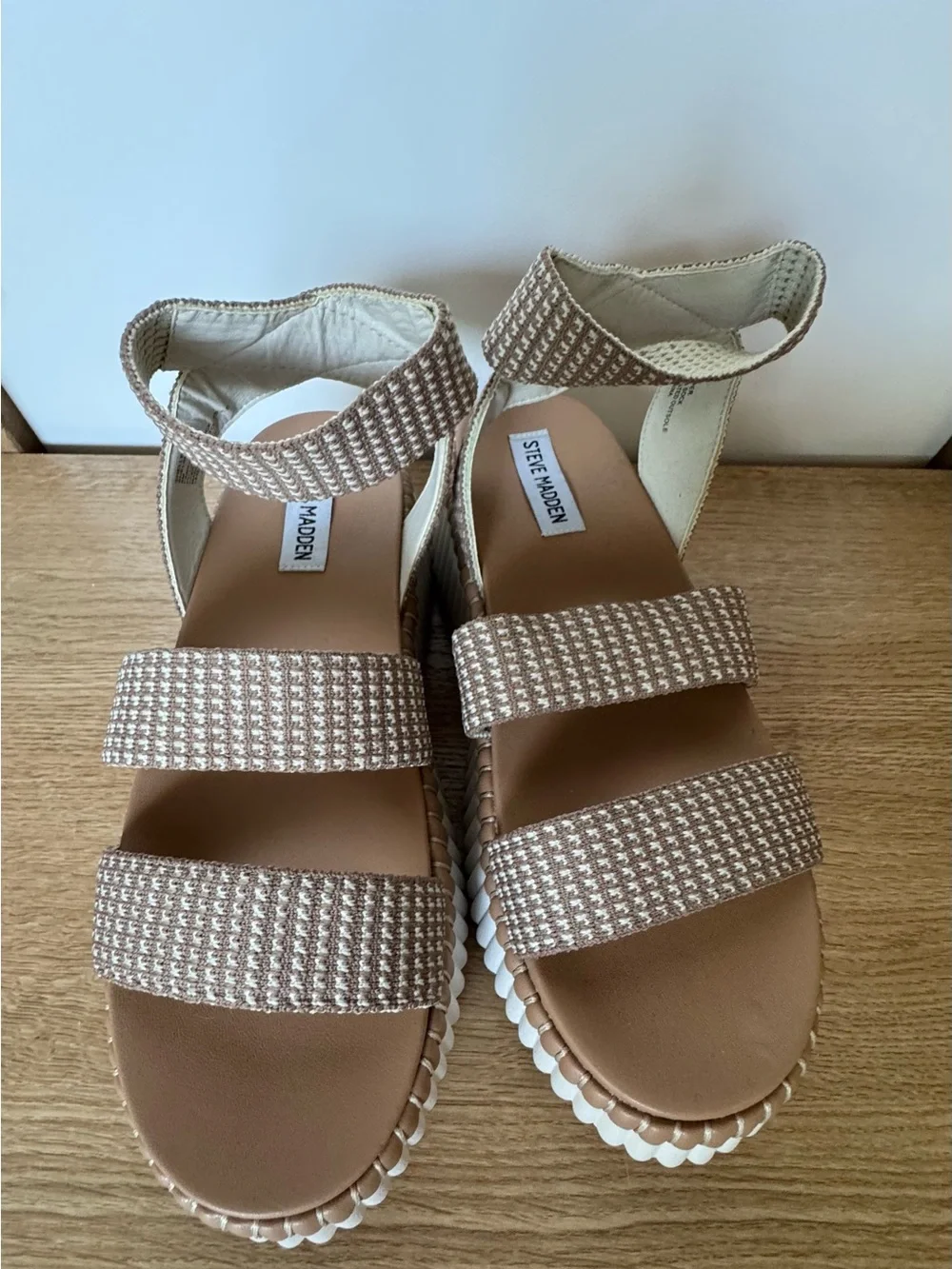 Steve Madden Taupe and Cream Woven Platform Sandal Size 8